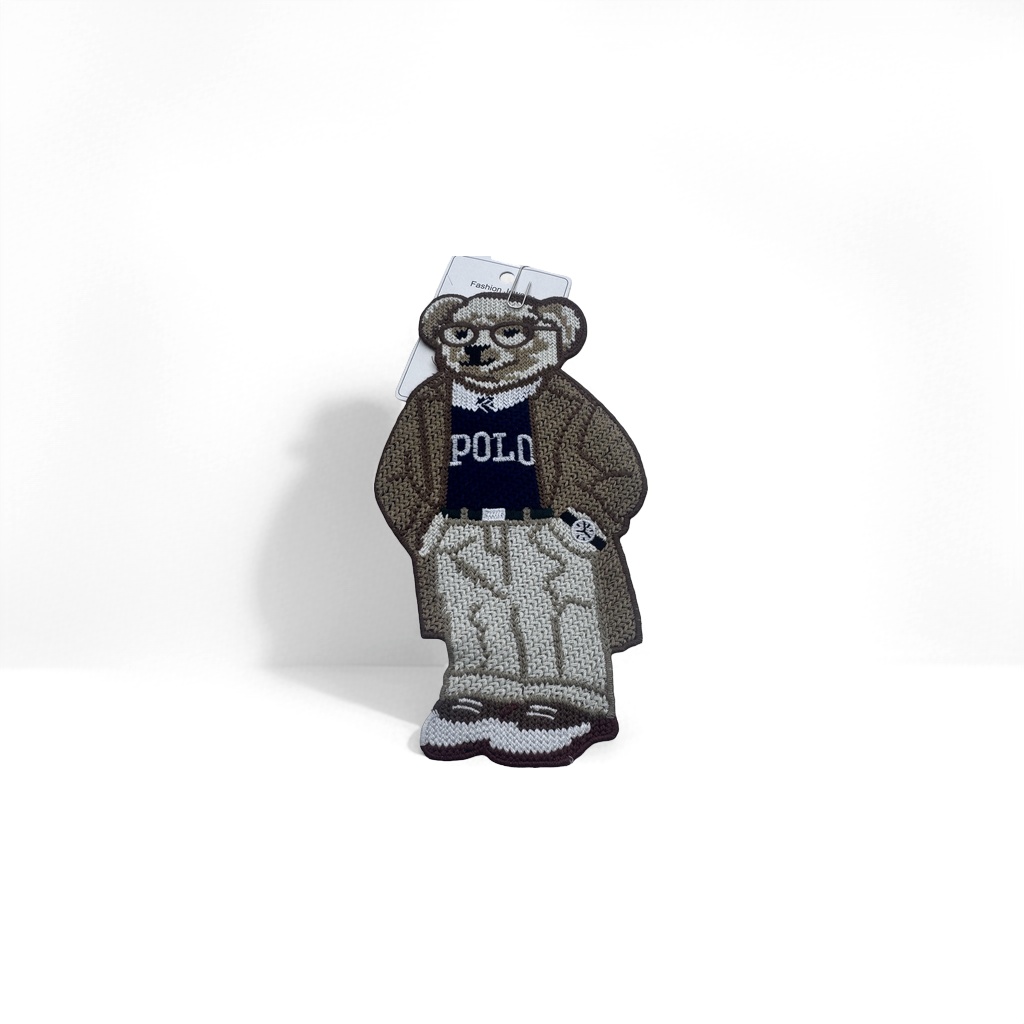 Knitted bear-shaped badge, glasses, POLO shirt, sweater coat, cartoon bear brooch details Picture