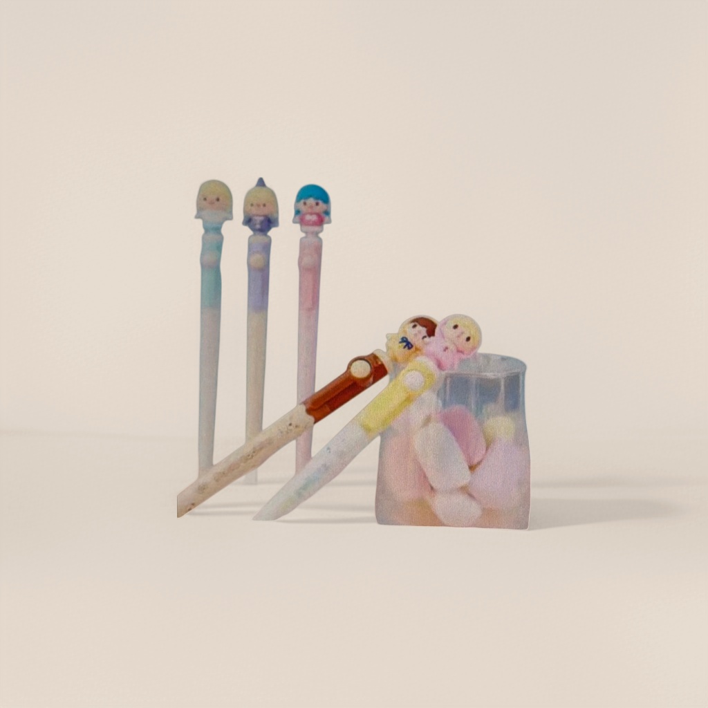 彩色卡通笔帽文具产品图
