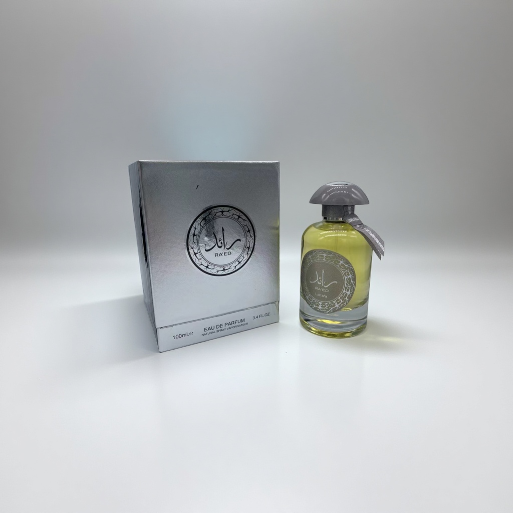 The dark blue gift box contains a glass perfume bottle. The blue packaging box and the perfume bottle details Picture