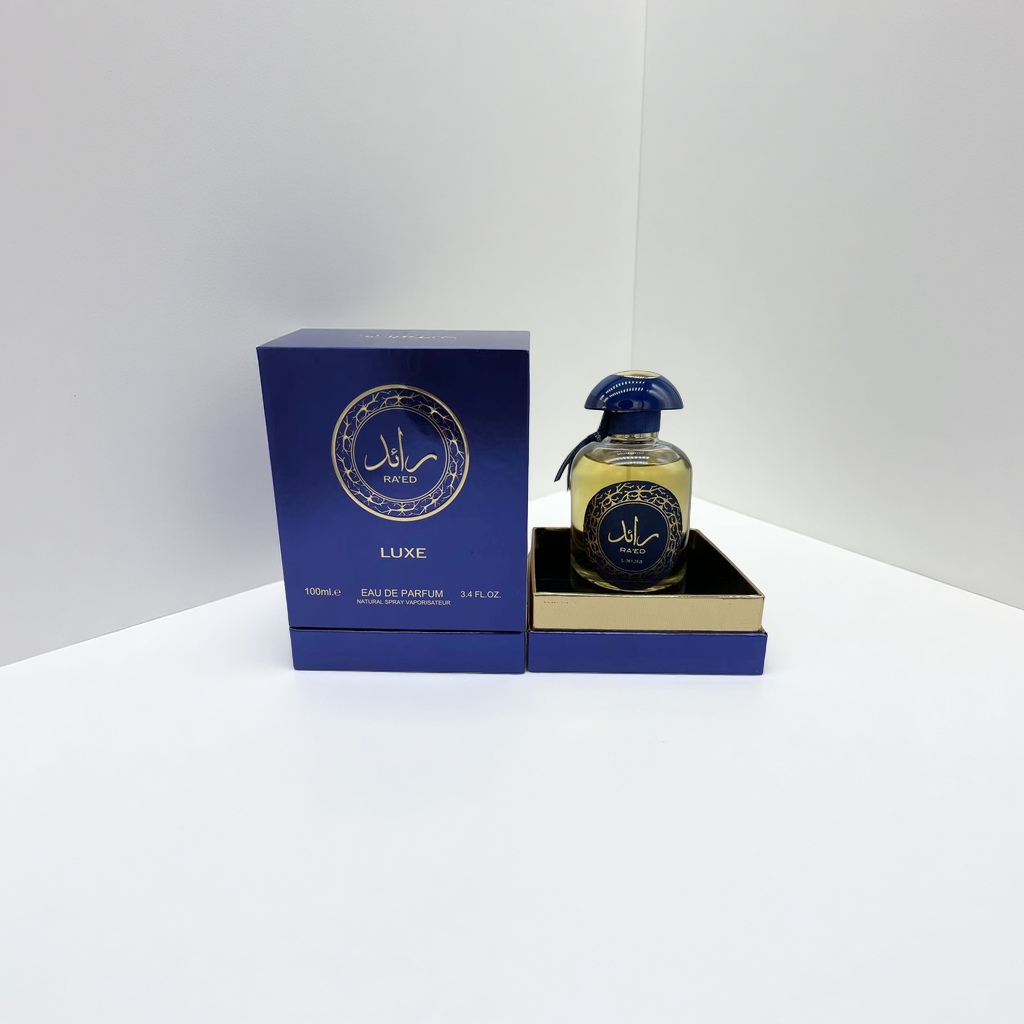 The dark blue gift box contains a glass perfume bottle. The blue packaging box and the perfume bottle Application Scenario
