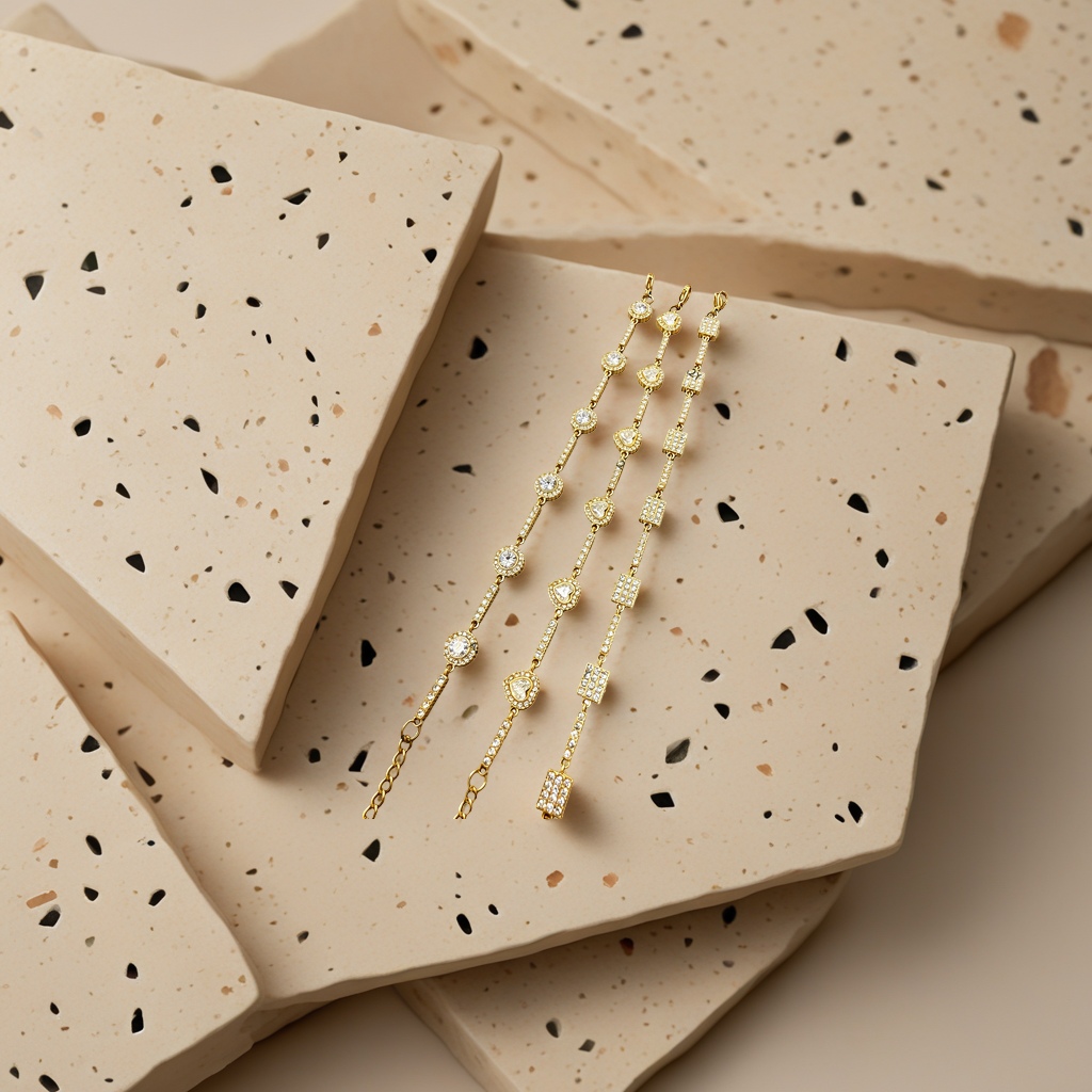 Golden diamond-encrusted chain jewelry, fashionable and versatile necklace and bracelet set details Picture