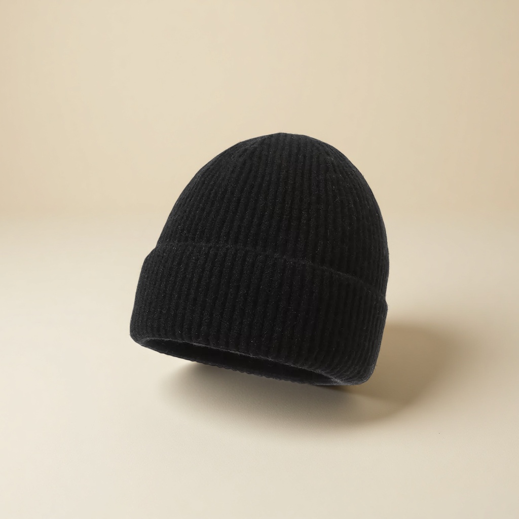 The black knitted cap and warm woolen cap are suitable for both men and women in autumn and winter, simple and versatile Application Scenario