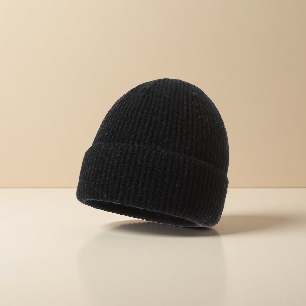 The black knitted cap and warm woolen cap are suitable for both men and women in autumn and winter, simple and versatile details Picture