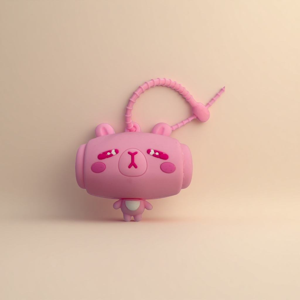 Pink cartoon bear-shaped pendant, cute plush keychain, car bag decoration details Picture