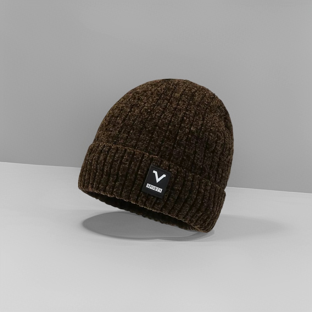 A dark brown pure wool knitted cap is a must-have for warm, slimming and face-enhancing autumn and winter details Picture