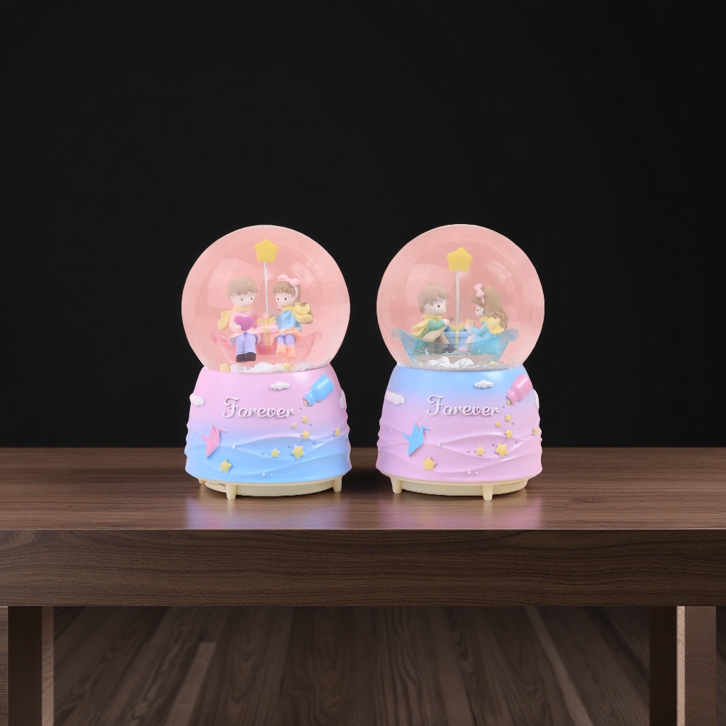 粉色蓝色渐变水晶球摆件 男女童子坐船持星形伞 云朵星星纸鹤底座 刻Forever字样