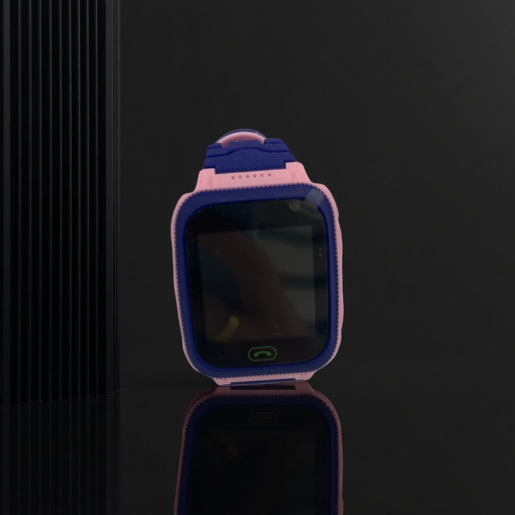 Pink frame, blue strap, children's smartwatch, positioning, waterproof, photo-taking and call Application Scenario