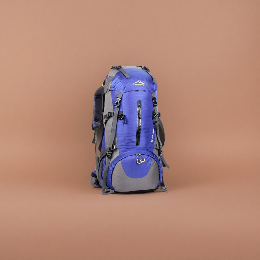وتُحمَّل حقيبة السفر الزرقاء في الهواء الطلق بأحجام كبيرة Specification image