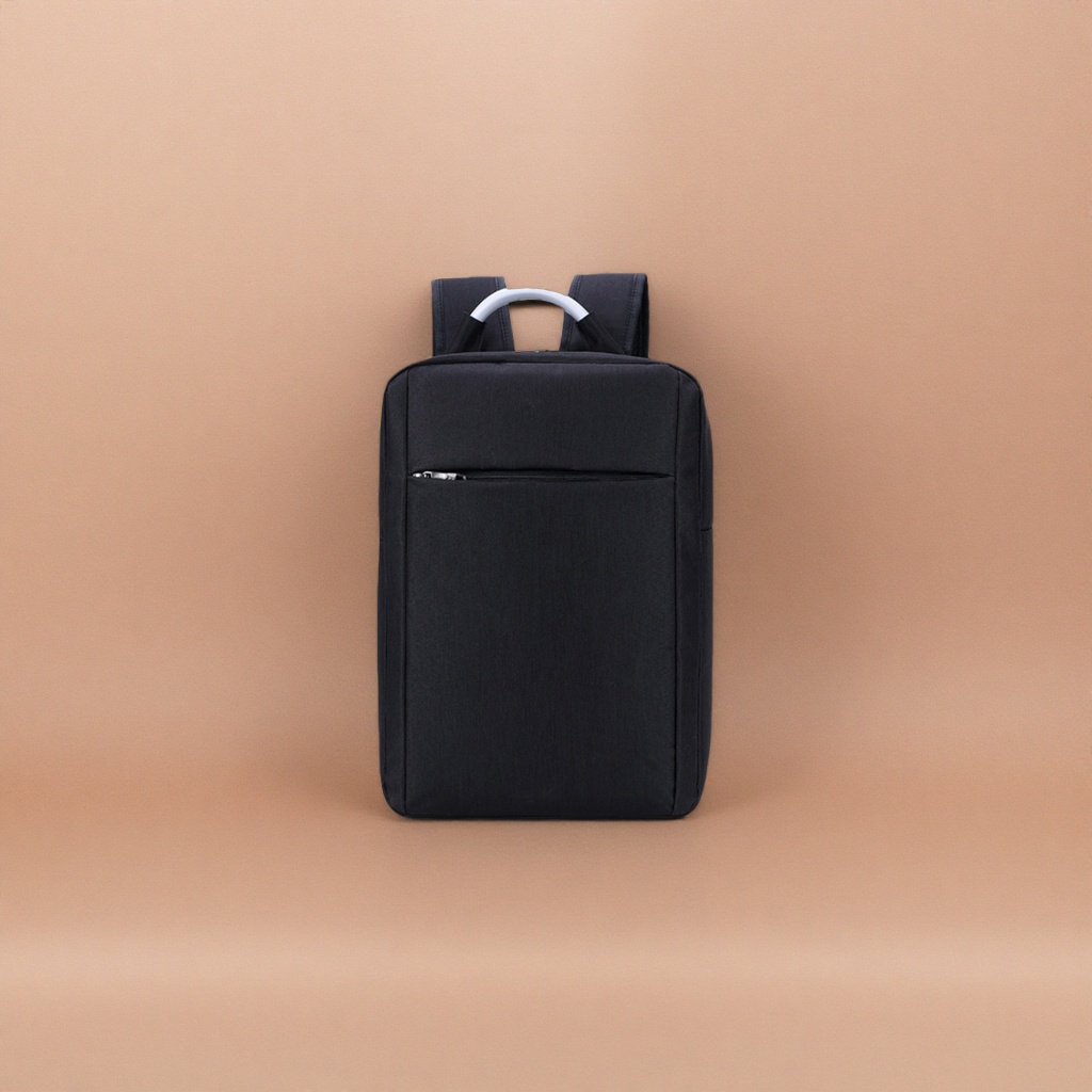 This black, simple business and casual backpack is lightweight, wear-resistant and has a large capacity for commuting and student use