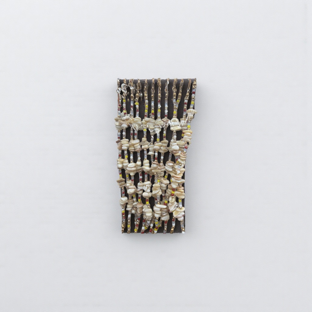 Colorful shell beaded jewelry, natural mother-of-pearl luster, hand-woven necklace and bracelet set, national trend
