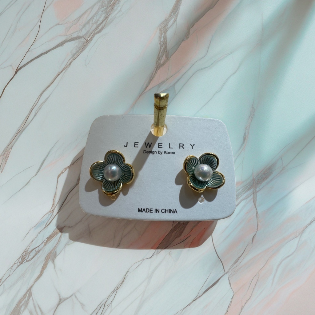 Green flower pearl stud earrings are fashionable and simple women's earrings details Picture