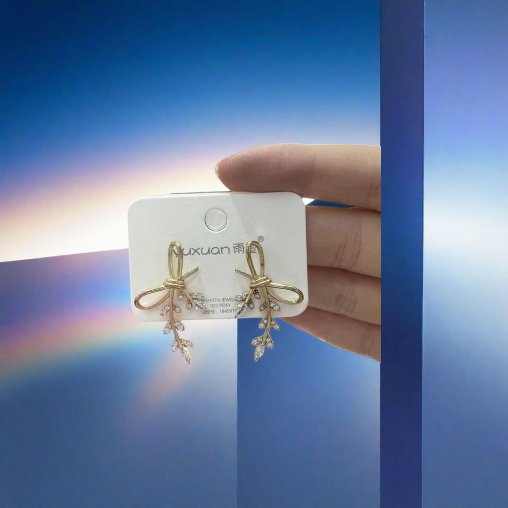 金色蝴蝶结镶钻耳钉细节图