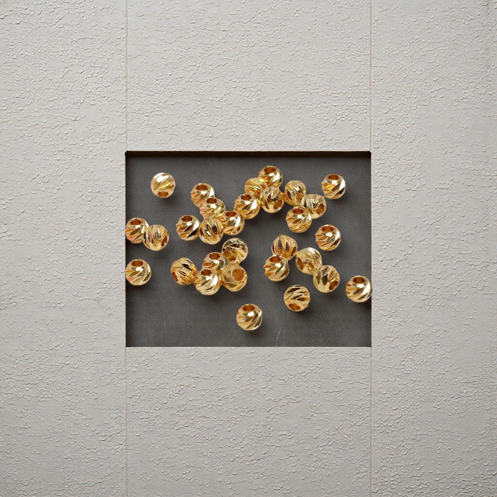 Universal gold spiral bead hand-woven jewelry accessory Application Scenario