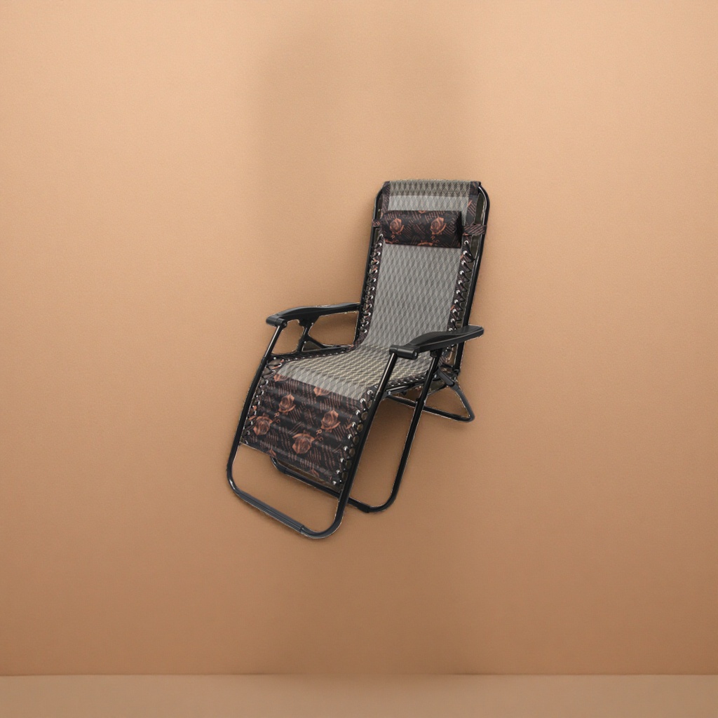 كرسي مطوي أسود على شرفة في الهواء الطلق Specification image