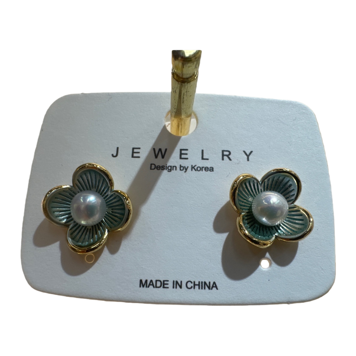 Green flower pearl stud earrings are fashionable and simple women's earrings Item Picture