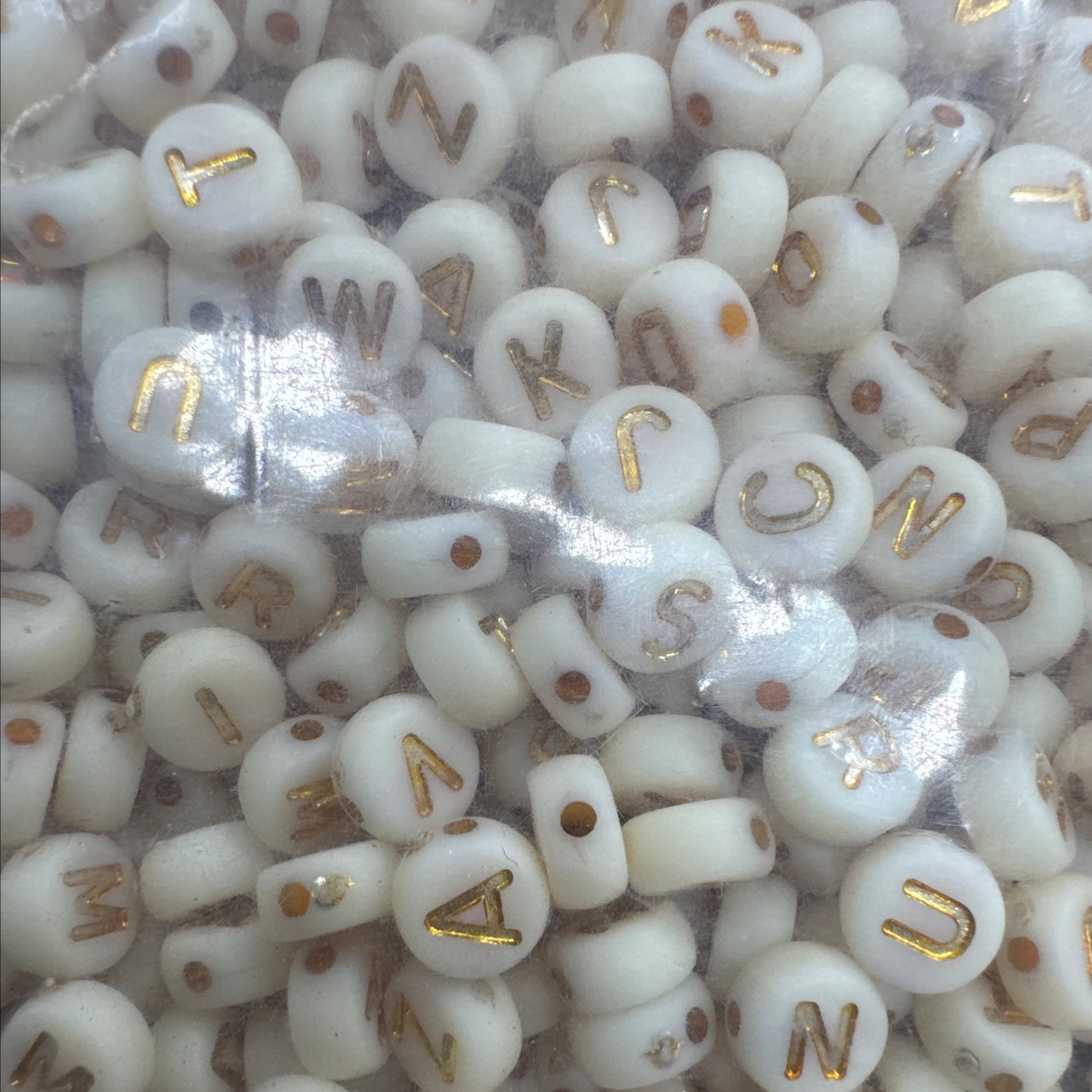حروف بيضاء، حرفة ديكالية يدوية Item Picture
