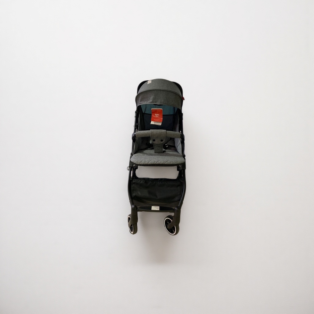 The grey baby stroller with an aluminum alloy frame features a one-click retractable function and is suitable for both indoor and outdoor use Specification image