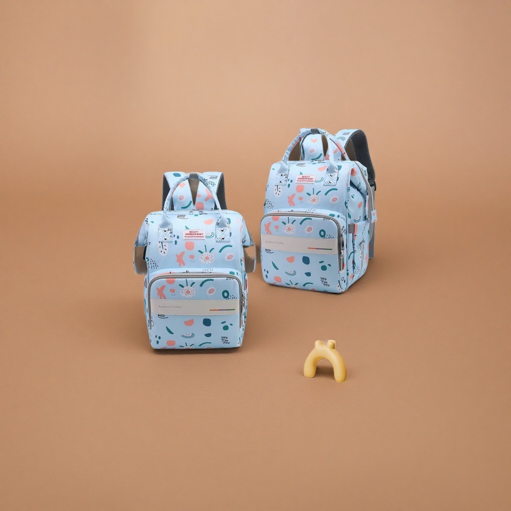 The baby backpack is marked with light blue heart-shaped fingers details Picture