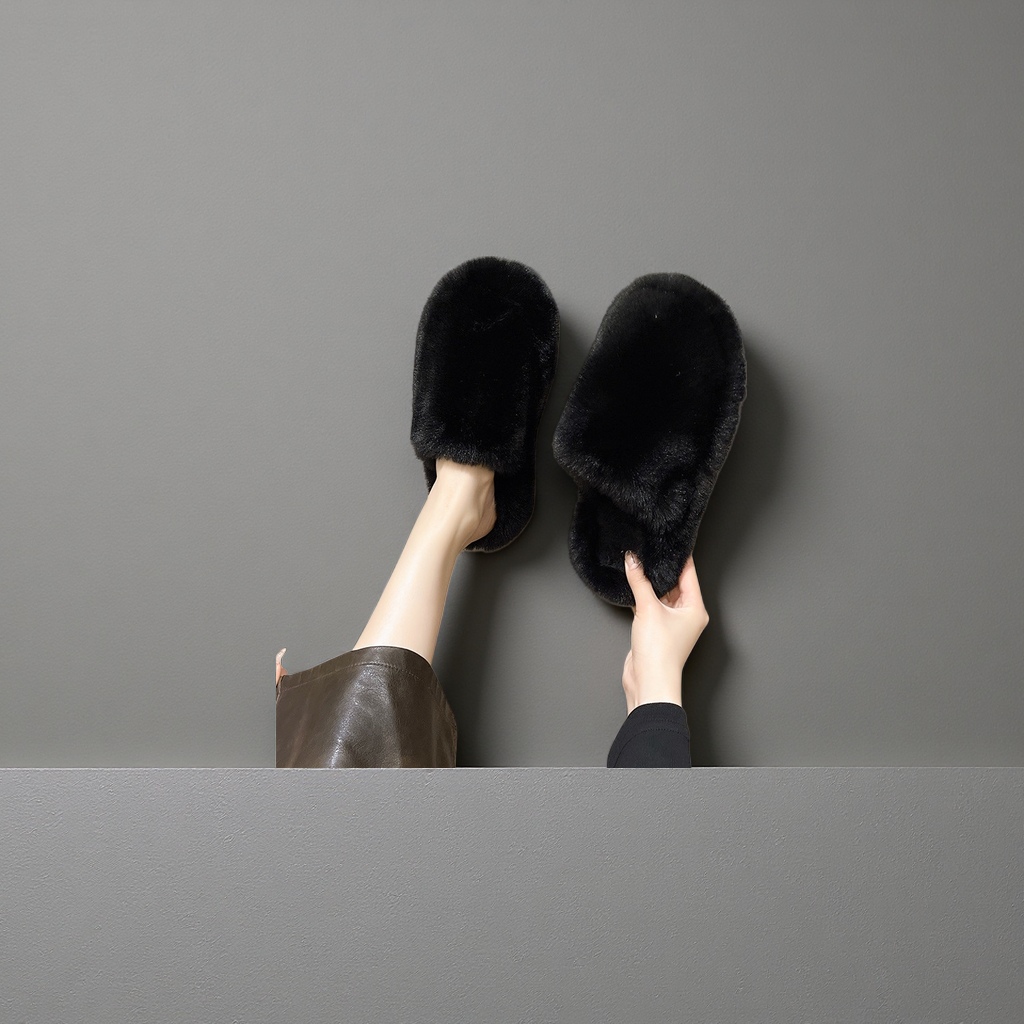 Black plush home slippers for women, thickened and warm indoor cotton slippers for men, autumn and winter styles Application Scenario
