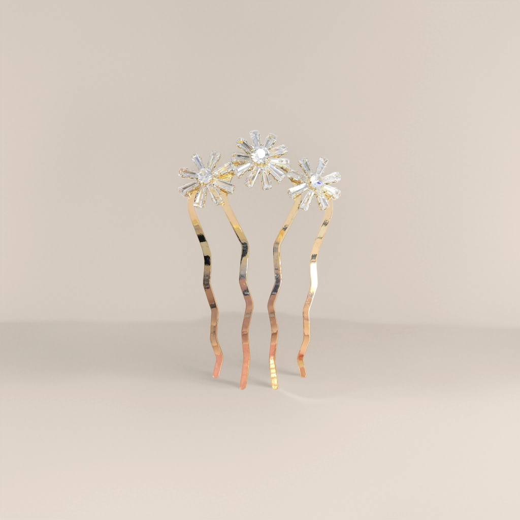 A golden wavy hairpin decorated with crystal daisies creates an elegant and retro bride's headwear