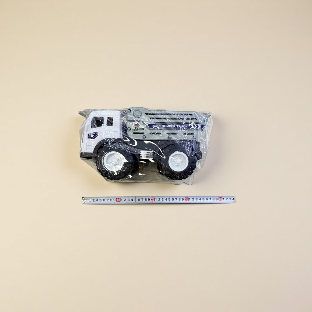 White toy truck, children's educational engineering vehicle, simulation tractor, boys' early education toy Application Scenario