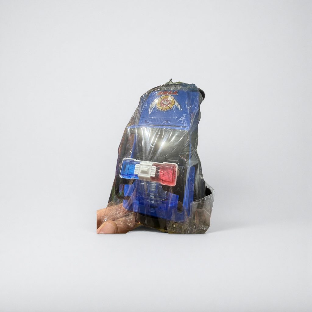 The blue fire engine is a children's educational toy with a simulated sound and remote control that can be moved details Picture