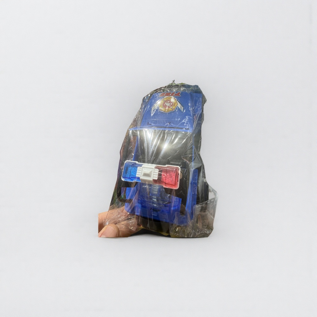 The blue fire engine is a children's educational toy with a simulated sound and remote control that can be moved