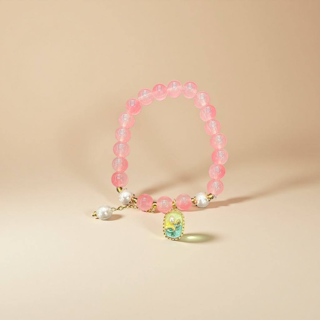 A pink glass bead bracelet imitating pearls, paired with a colorful enamel oil-dripping flower pendant, is a fashionable accessory for women