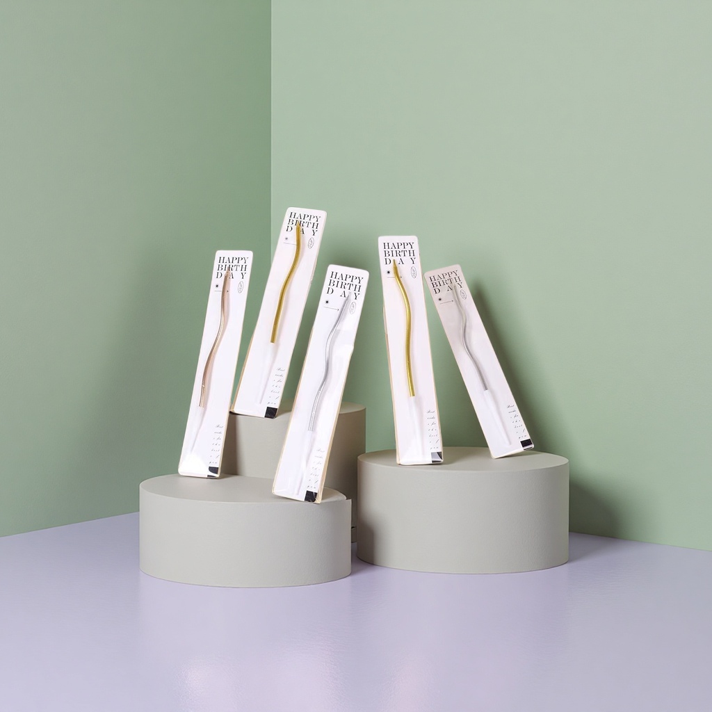White packaging bag birthday candle set, party decoration supplies Application Scenario