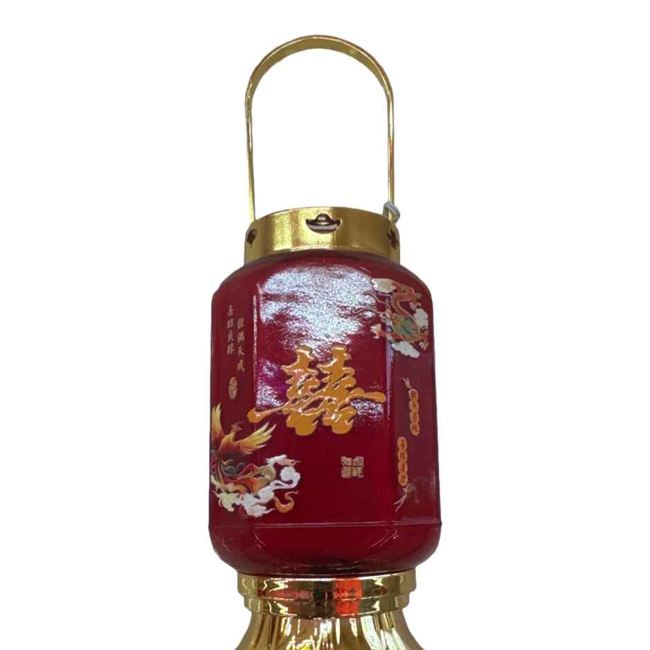 Red "Xi" character lanterns are traditional Chinese wedding decorations and hanging ornaments in the living room and entrance hall, creating a festive atmosphere Item Picture