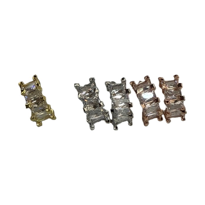 白色背景上的四对彩色镶钻耳钉，配J1185 JEWELRY标签白底实物图