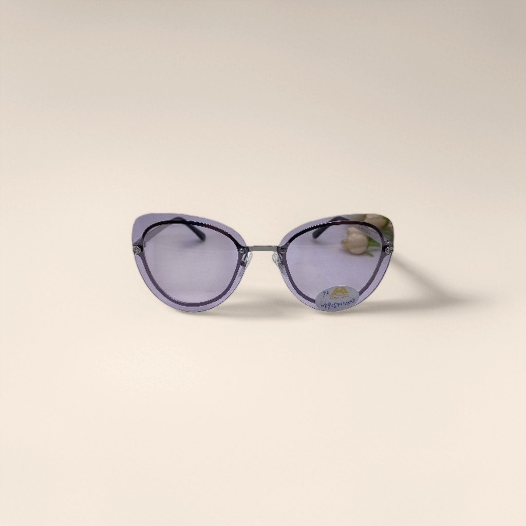 Purple cat-eye sunglasses, fashionable polarized UV protection sunglasses for women Application Scenario