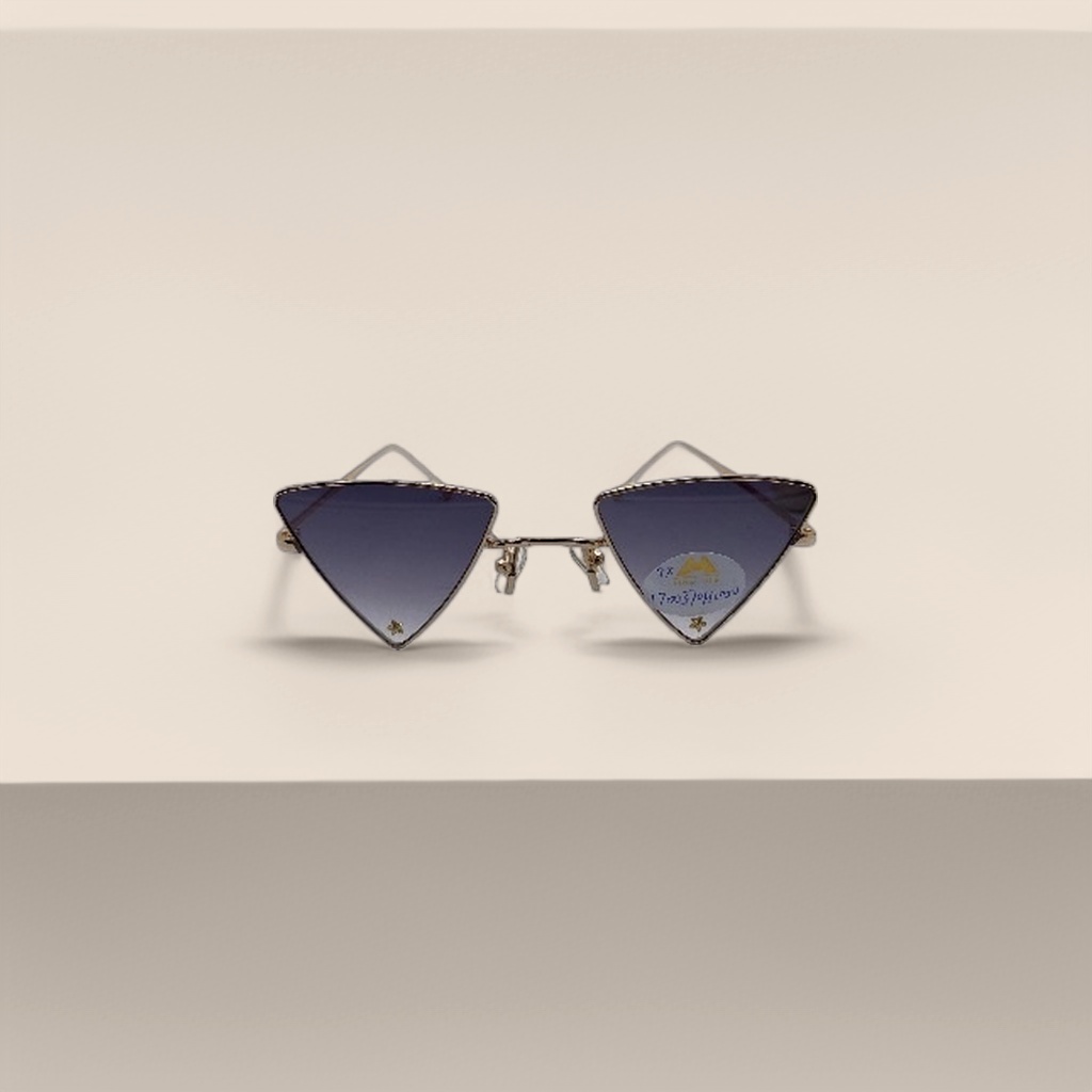 Golden-framed triangular sunglasses, fashionable UV-resistant polarized sunglasses Application Scenario