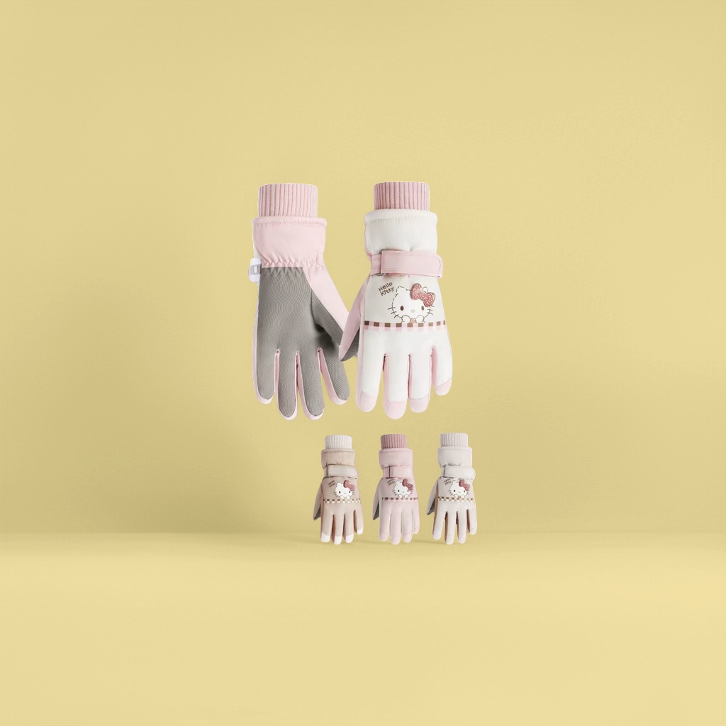 Pink Hello Kitty-themed full-palm touchscreen gloves Application Scenario