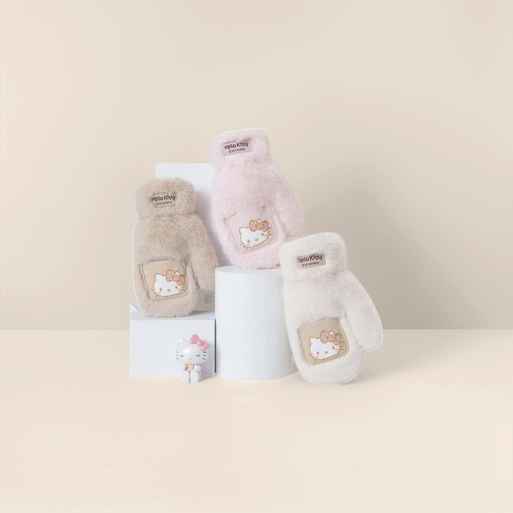 Hello Kitty embroidered pocket, pink, beige, white plush gloves with brand label small ornaments Application Scenario