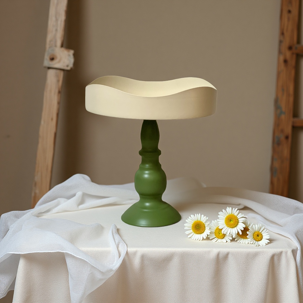 The SANCAI off-white wavy edge tray with a green base is a household storage ornament and a national item
