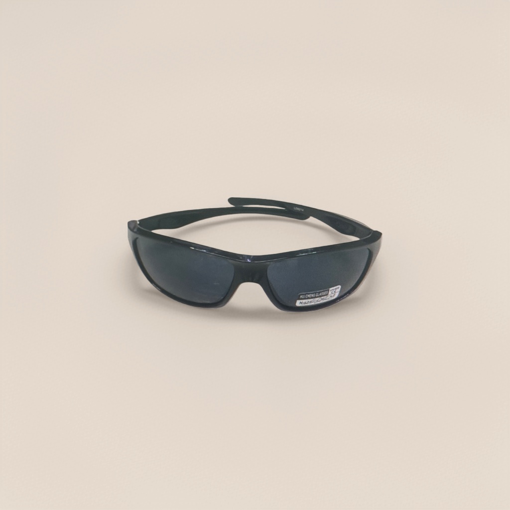 The lightweight TR90 black sunglasses with UV-resistant frames are suitable for cycling and driving Application Scenario