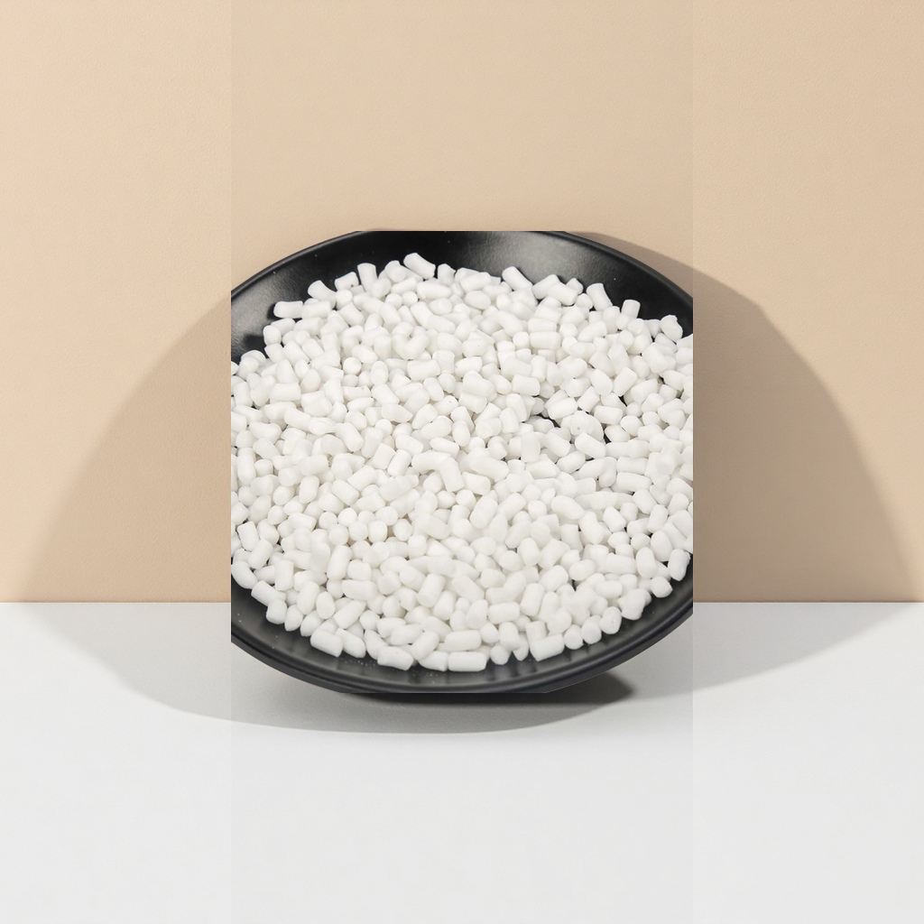 A white granular object is placed in a black plate