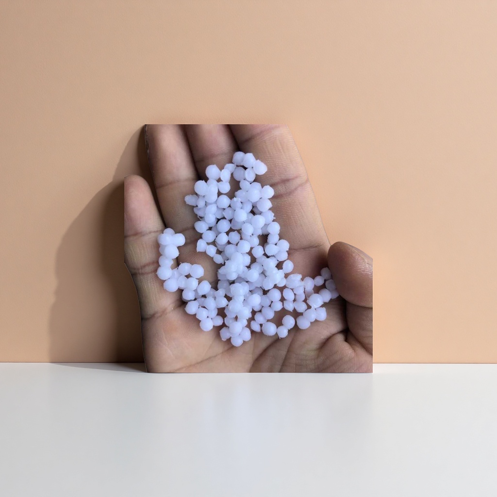 The white granular plastic particles of PP polypropylene raw material are uniform, weighing 25 kilograms per bag details Picture