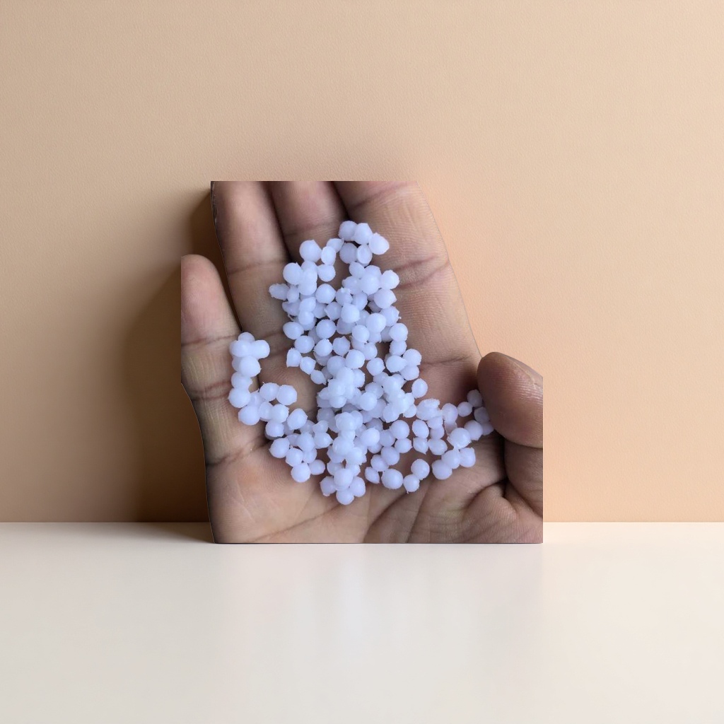 The white granular plastic particles of PP polypropylene raw material are uniform, weighing 25 kilograms per bag Specification image