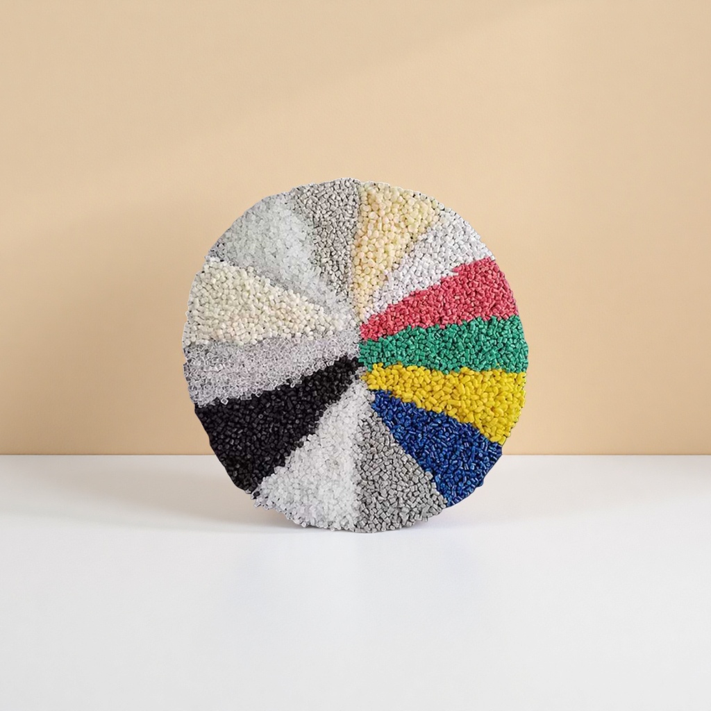 The industrial-grade PPPE and ABS raw materials of colored granular plastic particles have uniform particles and rich colors Application Scenario