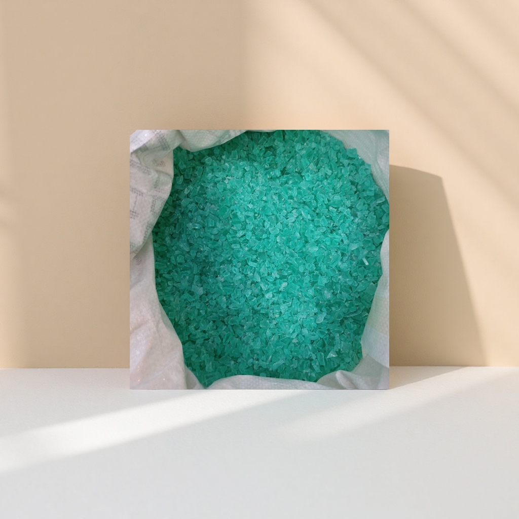 Green granular toothpaste freshens breath, prevents tooth decay and contains fluoride for teeth cleaning and care Application Scenario