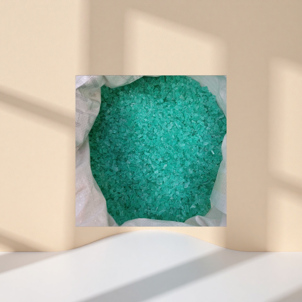 Green granular toothpaste freshens breath, prevents tooth decay and contains fluoride for teeth cleaning and care Specification image