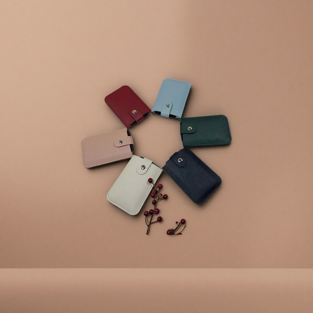 This pink leather card case is a simple, fashionable, lightweight and multi-compartment ladies' wallet