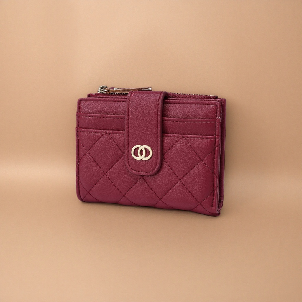 Wine red diamond-patterned short leather wallet for women Application Scenario