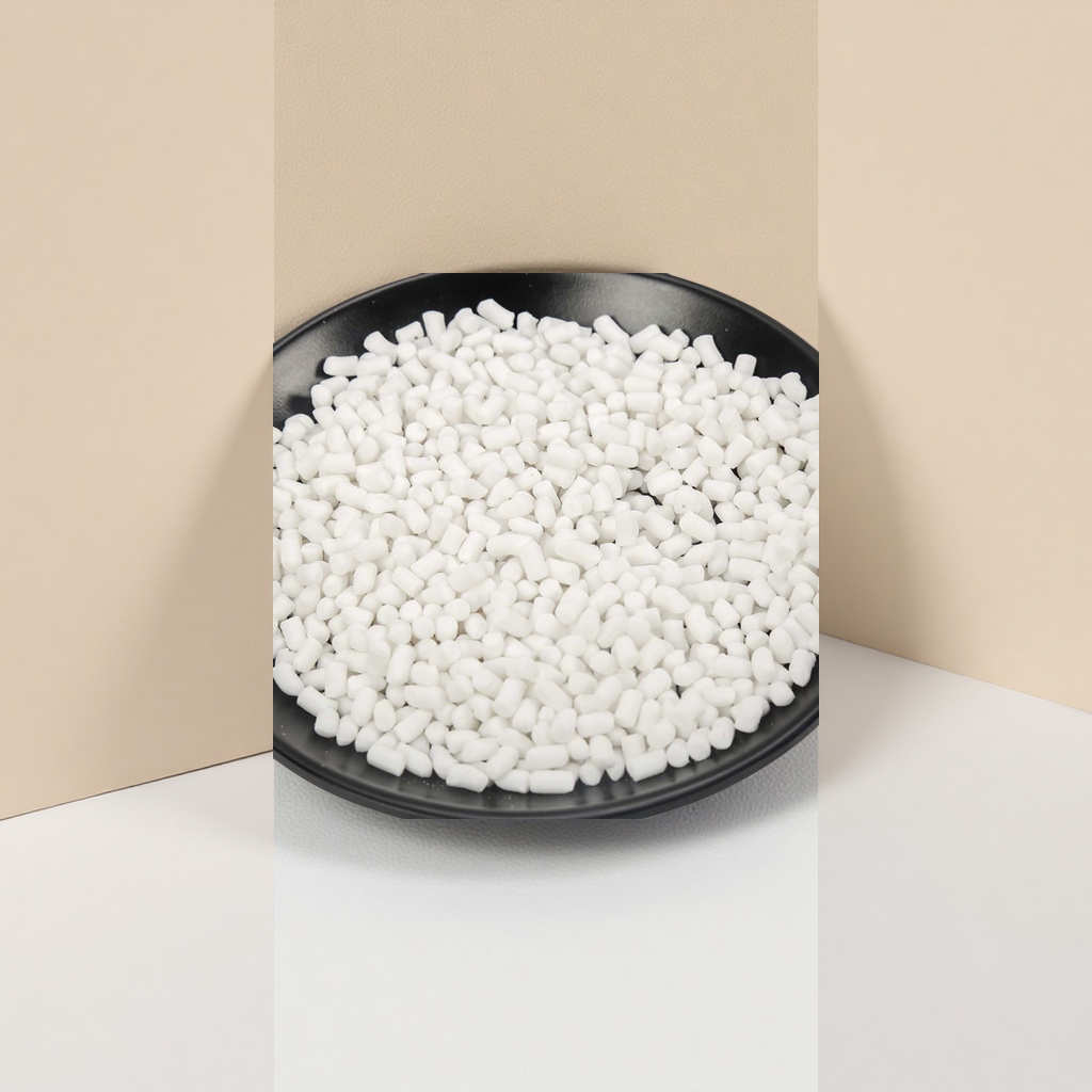 White granular toothpaste freshens breath, prevents tooth decay and contains fluoride for teeth cleaning and care Application Scenario