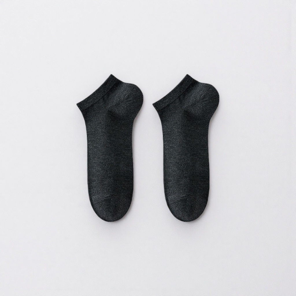 Black combed cotton socks are skin-friendly and soft, a basic style suitable for all seasons Specification image