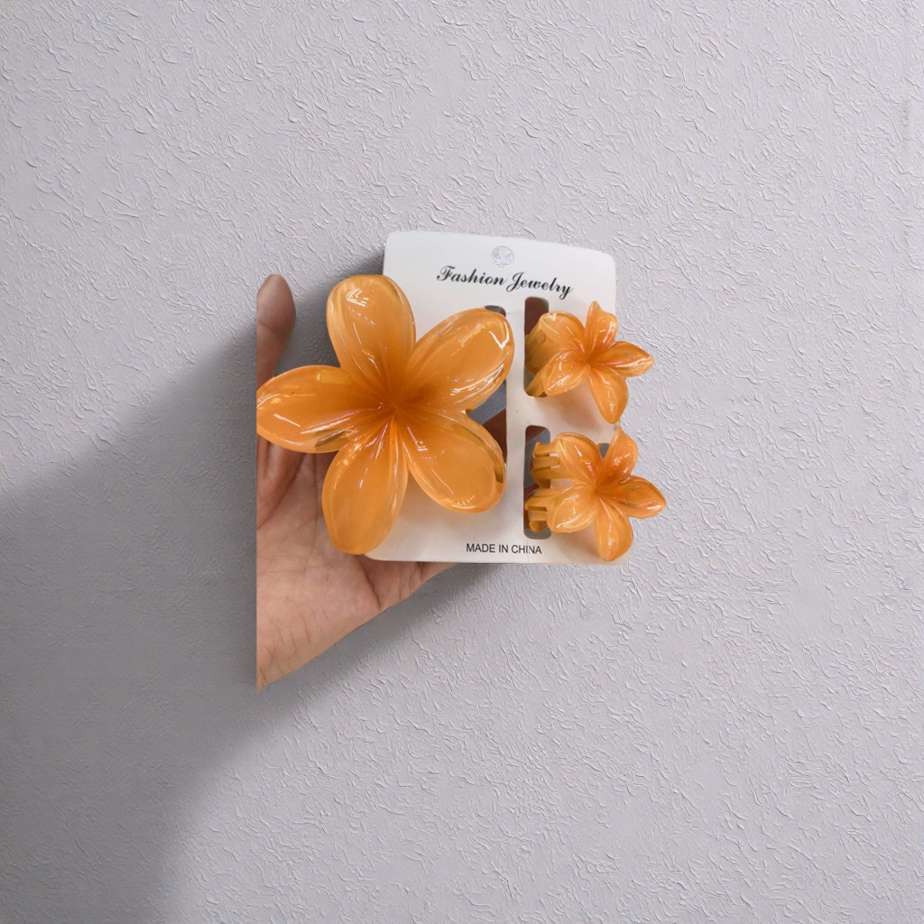 The orange flower hairpin is a sweet and cute Korean headpiece for women. It is fresh, simple and versatile Application Scenario