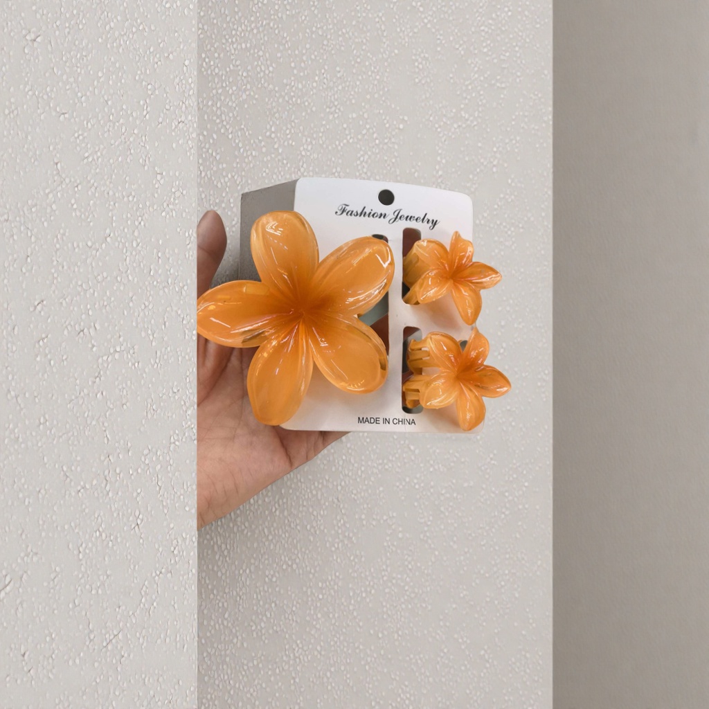 The orange flower hairpin is a sweet and cute Korean headpiece for women. It is fresh, simple and versatile details Picture
