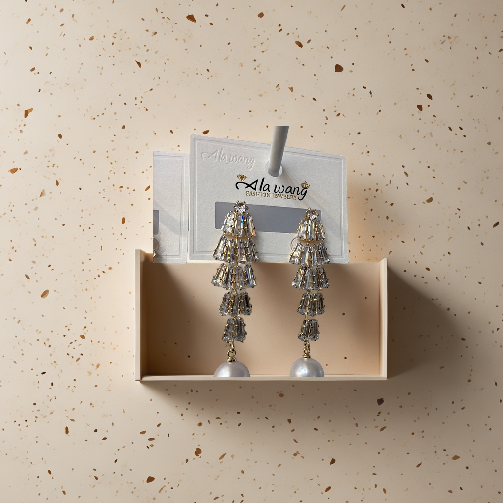 Golden diamond-encrusted tassel earrings and pearl pendants, light luxury and elegant earrings